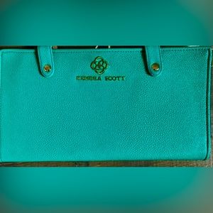 Kendra Scott jewelry travel bag, turquoise, great used condition.